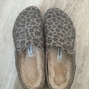 Birkenstock Leopard Print Shearling Clog - Gray/Tan